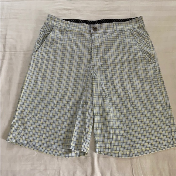 Lululemon men’s golf shorts.